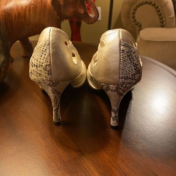 Candie’s Wikked Heels, Tan, Gold, Snakeskin Sz 8M - Picture 3 of 9